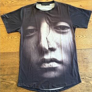 En Noir Artistic Face Graphic Tee - Black and Gray